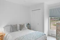 Luxury 3 bdm cottage 2 min walk from Parlee Beach - 4-Star