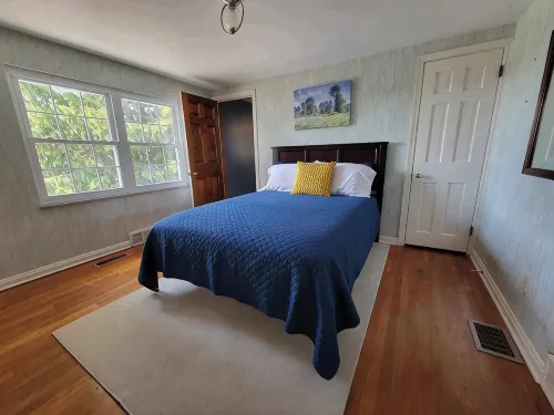 Charming retro house on University Ave, walking distance from WVU Stadium.
