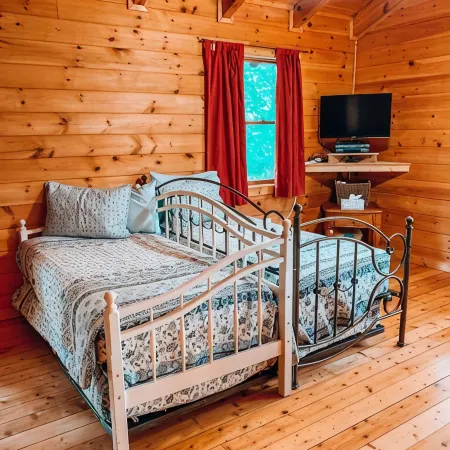Cabin*3 Master Bedrooms*Hot Tub*WiFi*Game Room*Book For Now Spring & Summer