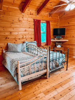 Cabin*3 Master Bedrooms*Hot Tub*WiFi*Game Room*Book For Now Spring & Summer