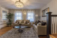 Modern ~ 3 Bedroom House ~ Sleeps 8 ~ 11 mins to Hartford - 무료 와이파이