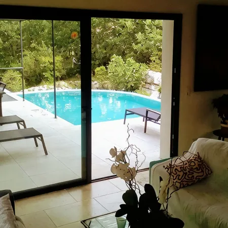 Vacances de rêve au milieu des cigales VILLA avec piscine proche Vallon