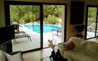 Vacances de rêve au milieu des cigales VILLA avec piscine proche Vallon - 빌라