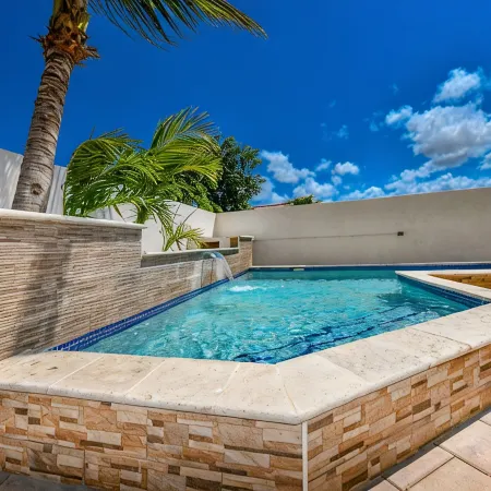 NEW!! Welcome to Villa Albisa!! 2 min from the beach!