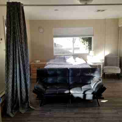 Cozy Middle Studio Unit in Old SW Reno Rooms