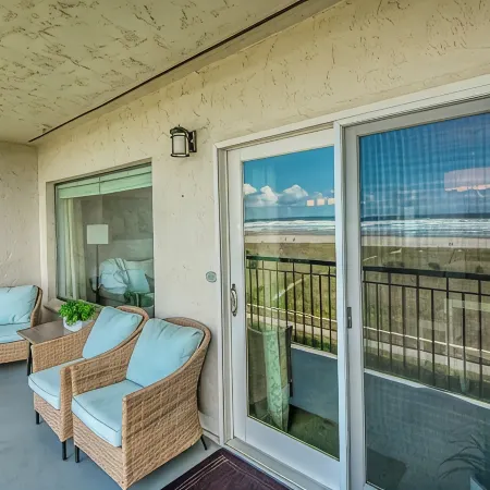 Oceanfront 3rd floor Balcony 2 blocks to Turnaround-Work Remotely
