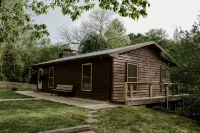 Riverfront cabin on Chauga River "Boarhogs  Place"