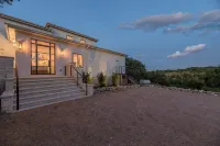 9000 Sqft Estate/Pickleball/Basketball/Pool/HotTub/9 Bdrm/8 Bath/23Beds/Sleeps35 - 5-Star