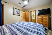 Boomer Bed & Bass; 2 bedroom, 2 bathroom family cabin. - Chalets