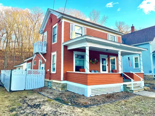 The Tangerine Terrace - Charming 4-bedroom house in Red Wing with two king beds