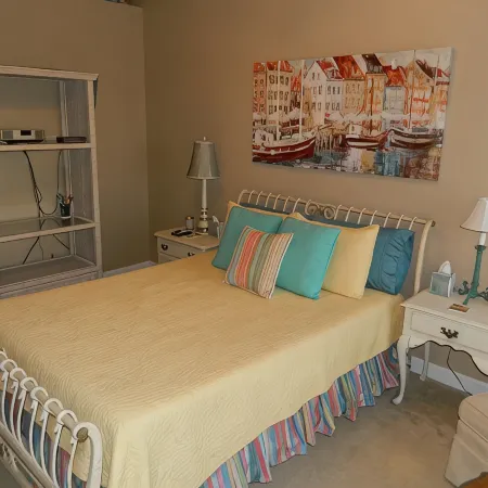 Cozy and Convenient Furnished Townhome w/view
