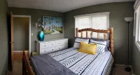 Falcon Ridge Chalet-Woodland Park: WiFi & Views, Deck and Views of Pikes Peak