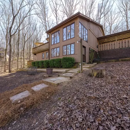 Cozy and serene fishing cabin, Family Traditions,  private dock and lake views.