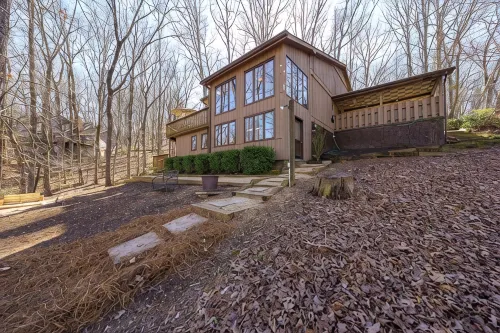 Cozy and serene fishing cabin, Family Traditions,  private dock and lake views.