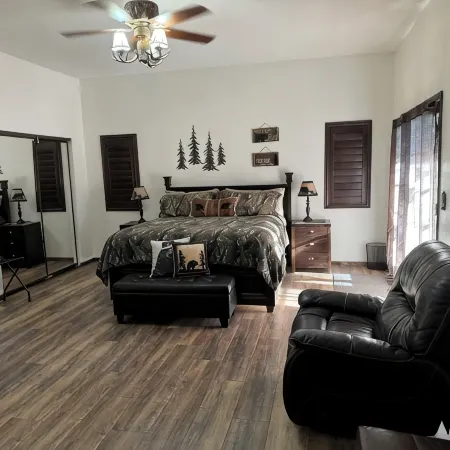 Cheerful 4-Bedroom Cabin with Hot Tub