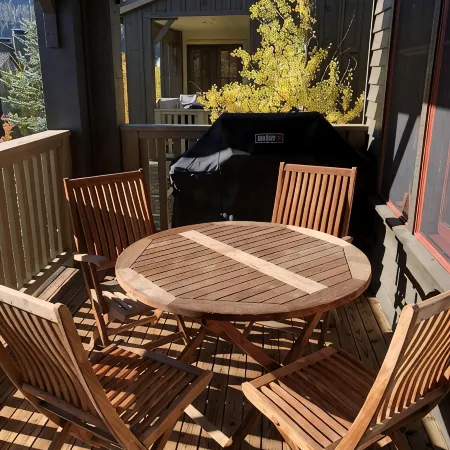 Luxury Mammoth townhouse at The Lodges in Snowcreek VI. 2 car garage<br>5 stars