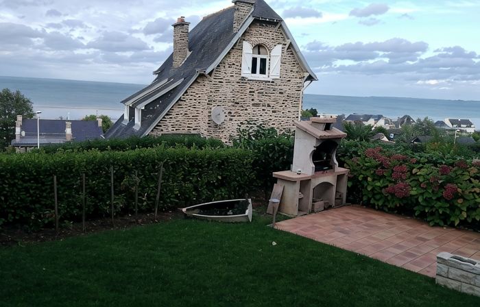 HOUSE FACING THE SEA 150 M FROM THE BEACH Rosaries near Saint Brieuc