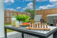 Luxury 30A Cottage 'The Toasted Coconut': Hot Tub, Walk to Beach, Sleeps 10 - واي فاي