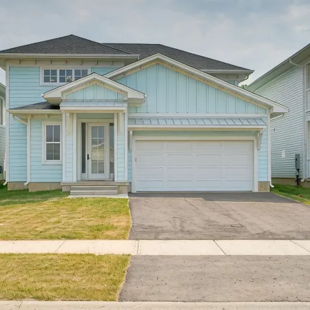 Cozy, spacious family home w/ Arcade! 5 mins from Beach!
