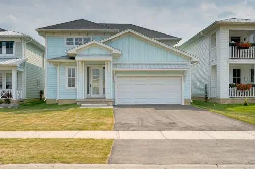 Cozy, spacious family home w/ Arcade! 5 mins from Beach!
