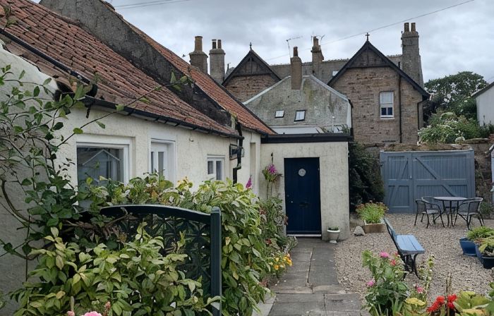 No50 - one bedroom cottage, south facing courtyard in Crail.
