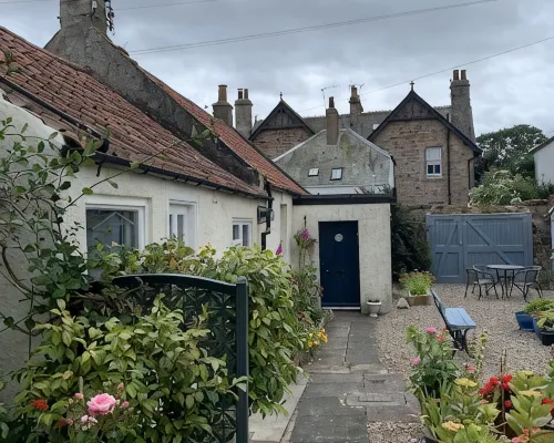 No50 - one bedroom cottage, south facing courtyard in Crail. Hotels in Crail