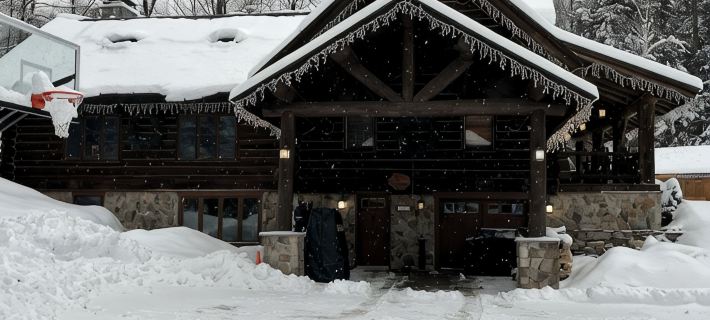 Kresge Luxurious Grand Cabin at Stratton and Bromley Mountains. Hotels in Winhall