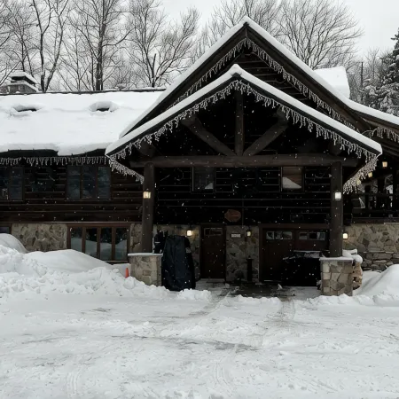 Kresge Luxurious Grand Cabin at Stratton and Bromley Mountains.
