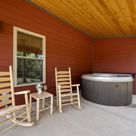 Hot tub cabin with fireplace, Smoky Mountain views, pet friendly, 10 min to Park