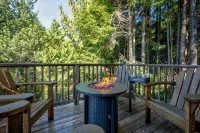 Seabrook Cabin- Private Hot Tub, Indoor & Outdoor Fires, 10 Min. Walk to Town - 4-Star