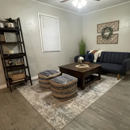 Cozy 2BR Lincoln House