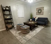 Cozy 2BR Lincoln House - Kitchenette