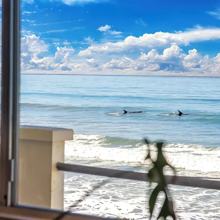 2 BDR - BEACHFRONT Cozy Apt