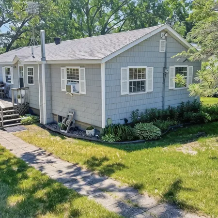 Beautiful Lake Sallie Views, Newly Updated Barbara Beach Lake Home