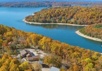 Eureka Springs, AR. Cozy log cabin studio, sleeps 2-4.Lake view- 15 min to town - Hytter