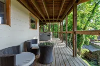 NAPA Suite • Hot Tub • Downtown • Original Art - 4-Star