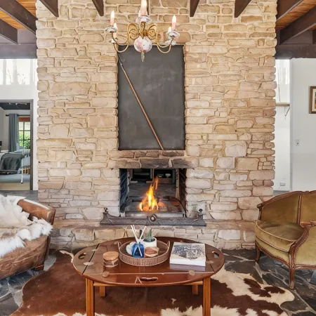 Sandstone Cottage With Cozy Open Fireplace in the Heart of Robertson