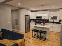 Deluxe Aparment Spacious 3-bedroom apartment with WiFi, AC in nice Elizabeth