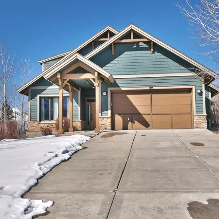 Eden Mountain Home - 7 Bedrooms on Three Floors