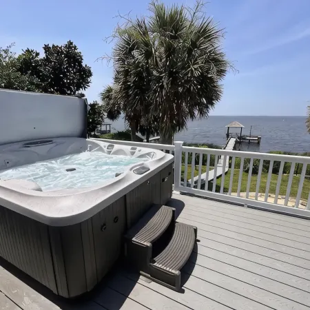 DuckUtopia-Pool/HotTub/Private Dock/0.3mi to Beach