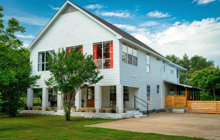 Hot Tub, Tree House, Speakeasy, Outdoor Games, Fire Pit, Arcade Games, Farm Stay
