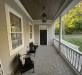 New Two Story House with Two Decks & Screened in Patio near Charming Downtown - Holiday bungalows