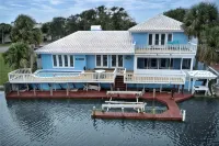 3 Bedroom Waterfront home with Pool and boat dock - 4-Star