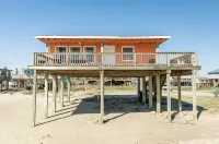 Shore House: Sand Beneath, Waves at Your Doorstep! Perfect deck for Sunrise! - WiFi
