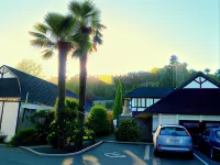 Tudor Lodge Motel - Motels
