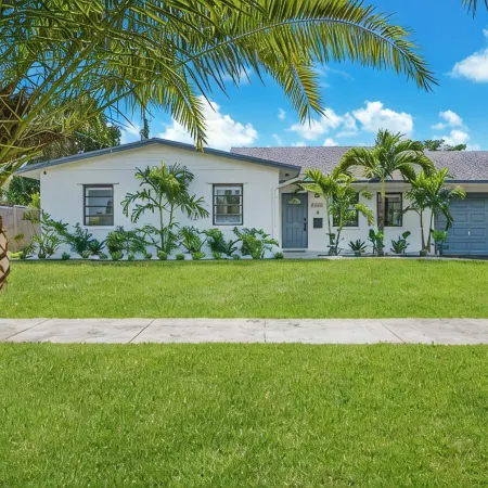 Beautiful 5Br Home • BBQ, Playground, Court & Pool