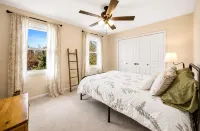 5Br Group Getaway, Backyard Games + Patio - Homestays
