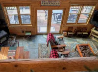 Rim Shoals River Cabin - private boat dock, walk-in fishing access sleeps 14