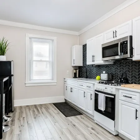 The Downtown Hive: Sophisticated stay steps from Main St Bethlehem! Отели в г. Бетлехем