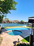 Lakefront Retreat with Pool, Spa, Golf, Fishing,  Boat slip, Kayaks & Marina - プライペートプール